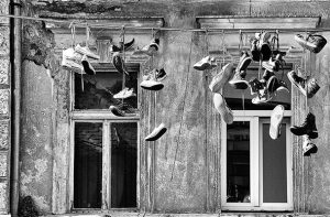 09-Foto-del-Mese-Settembre-2016-Autore-Andrea-Tessitori-Titolo-Vecchia-Scarpa-e1742489235182-300x197 Collettive UIF