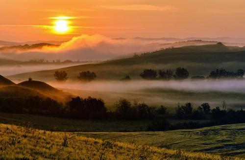 MAGINI-AZELIO-TEMA-A-ALBA-SULLE-CRETE-SENESI 21° CONCORSO FOTOGRAFICO UIF-INTERNET 2024