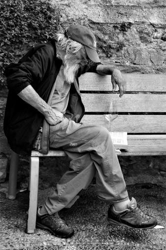 16-rilassarsi-in-compagnia-di-un-libro-e-di-un-bicchiere-di-vino Angela Balbi