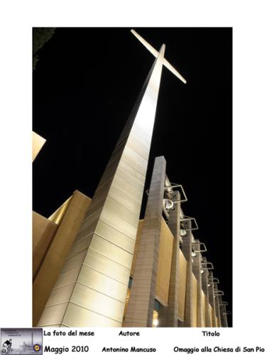 05-Foto-del-Mese-Maggio-2010-Autore-Antonino-Mancuso-Titolo-Omaggio-allaChiesa-di-San-Pio-da-Pietrelcina Associazione Fotografica Fornacette (PI)