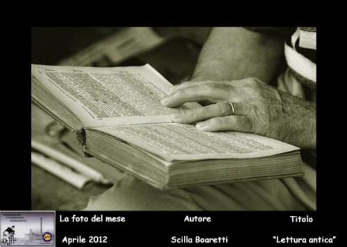 04-Foto-del-Mese-Aprile-2012-Autore-Scilla-Boaretti-Titolo-Lettura-antica Associazione Fotografica Fornacette (PI)