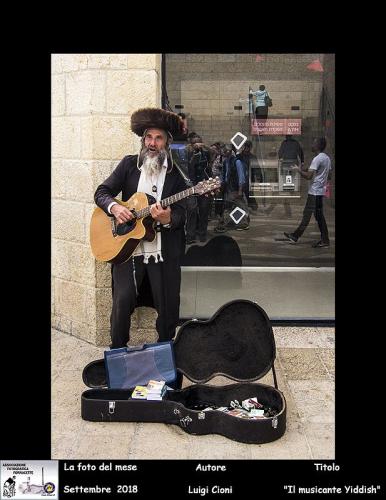 09-Foto-del-Mese-di-Settembre-2018-Autore-Luigi-CioniTitolo-Il-musicante-di-Yiddish Associazione Fotografica Fornacette (PI)