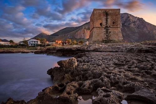 COLLURA-MARIO-TORRE-POZZILLO-A-MARINA-DI-CINISI-PA Circolo Fotografico Immagine Monreale (PA)