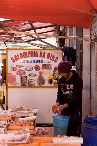 ARTALE-VITTORIO-Gesti-quotidiani-Mercato-di-Ballaro Circolo Fotografico Immagine Monreale (PA)
