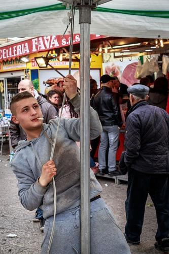 COLLURA-MARIO-Lavoro-e-fatica-al-mercato-Mercato-di-Ballaro Circolo Fotografico Immagine Monreale (PA)