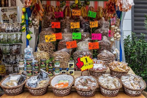 DI-PRIMA-EZIO-Passatempi-._.-U-Scacciu-Mercato-di-Ballaro Circolo Fotografico Immagine Monreale (PA)