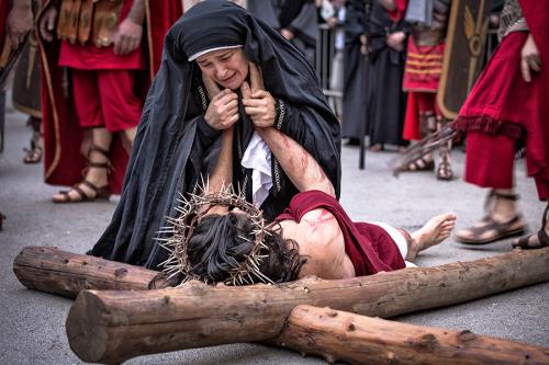 16-ARTALE-G.-IL-DOLORE-DELLA-GRANDE-MADRE Circolo Fotografico Immagine Monreale (PA)
