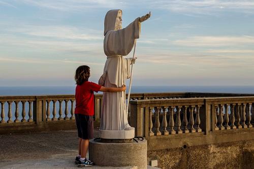 AMEDEO-BONELLI-ABBBRACCI-DEVOTI Circolo Fotografico Immagine Monreale (PA)