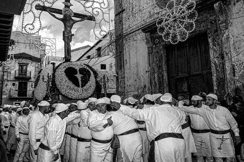 EZIO-DI-PRIMA-TUTTI-AI-SUOI-PIEDI Circolo Fotografico Immagine Monreale (PA)