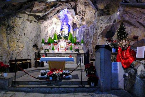 PIETRO-LONGO-DEVOZIONI-IN-GROTTA-PER-ROSALIA Circolo Fotografico Immagine Monreale (PA)