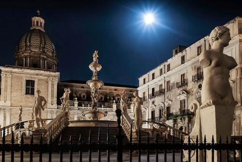 SAVARINO-FRANCESCO-Gruppi-marmorei-nella-notte-di-Palermo Circolo Fotografico Immagine Monreale (PA)