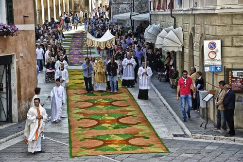 Infiorata-Corpus-Domini-Pitigliano06 Mostra Collettiva "Frammenti di Toscana"