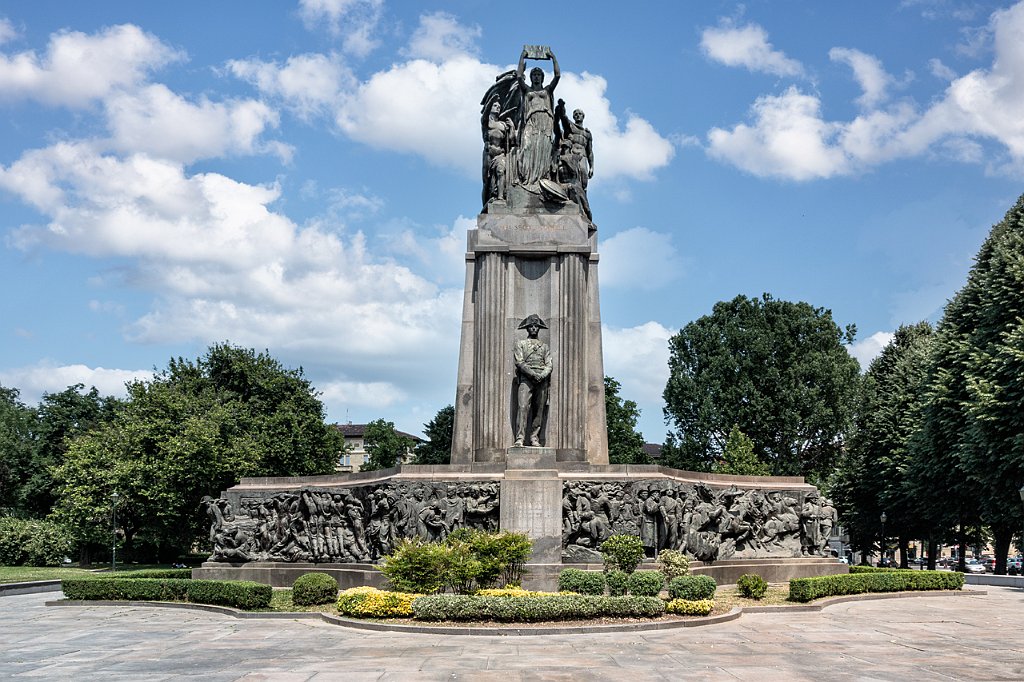 13-MONUMETO-AL-CARABINIERE Giovanni Artale