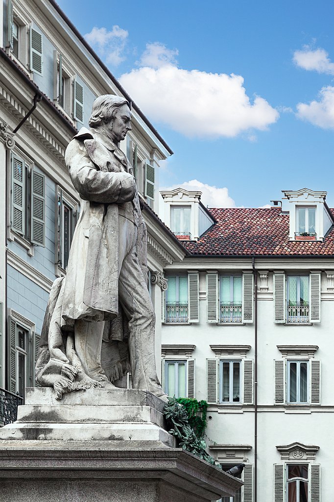 14-PIAZZA-CARIGNANO-STATUA-VINCENZO-GIOBERTI Giovanni Artale
