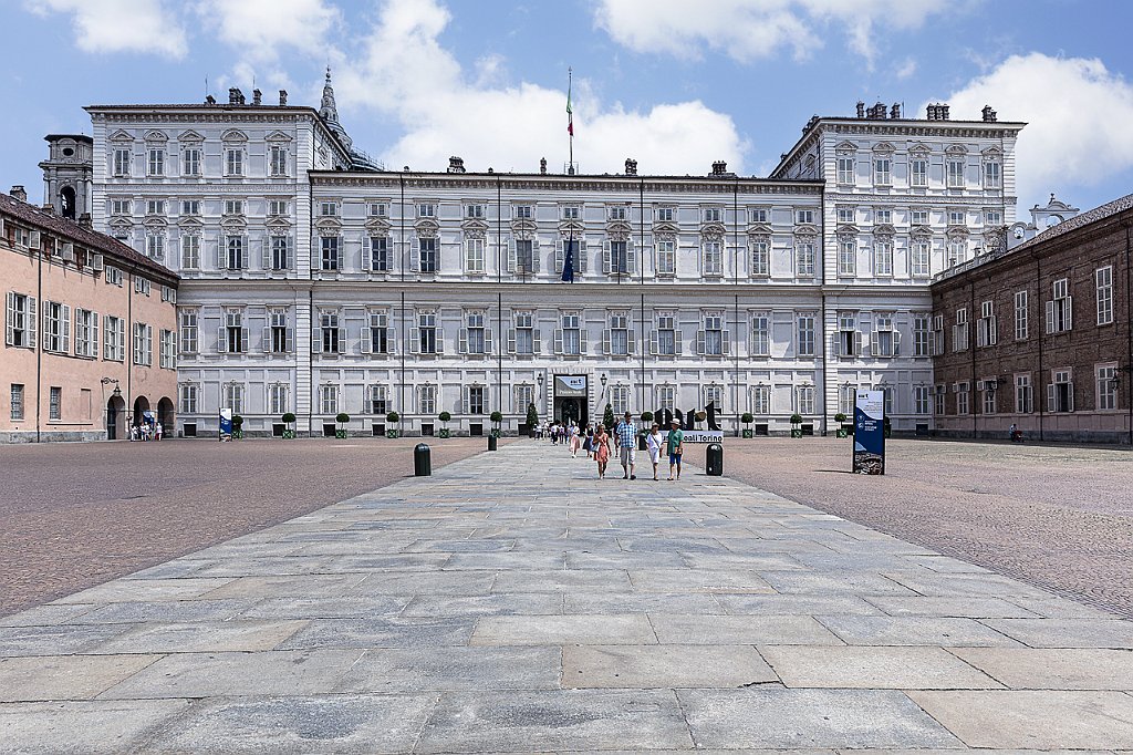 2-PIAZZALE-INGRESSO-PALAZZO-REALE Giovanni Artale