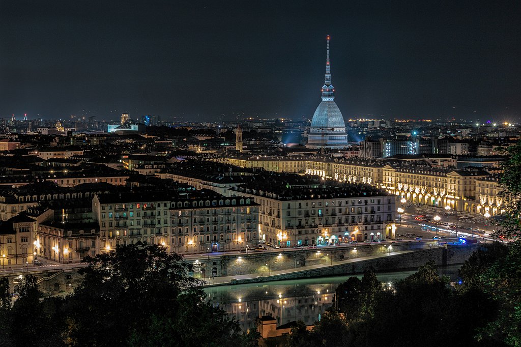 23-LA-MOLE-TRA-I-VECCHI-PALAZZI Giovanni Artale
