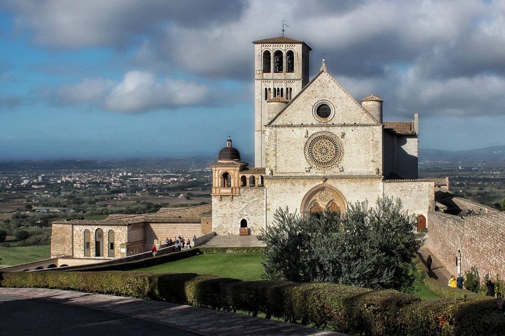 12-ASSISI-FRONTE-BASILICA Giovanni Artale