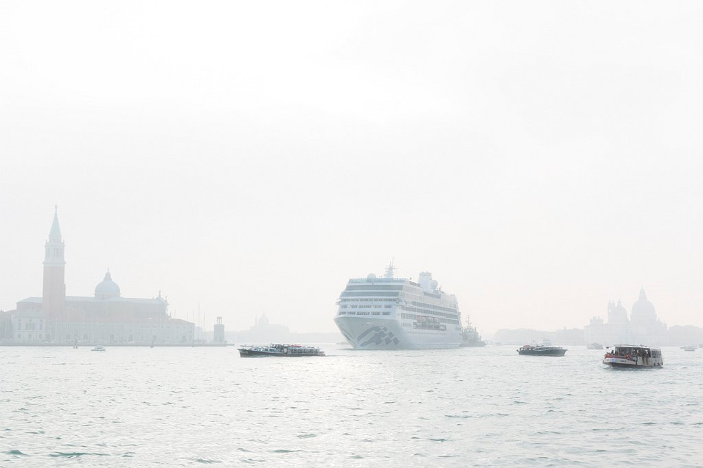 3-VENEZIA-NAVIGANDO-TRA-LA-NEBBIA Giovanni Artale