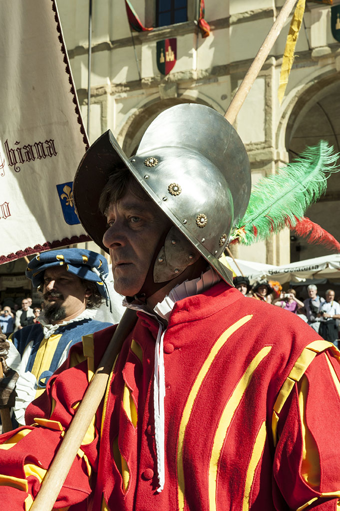 03 Triora. Contesa Guelfi/Ghibellini al mercato di Massimo Puccetti