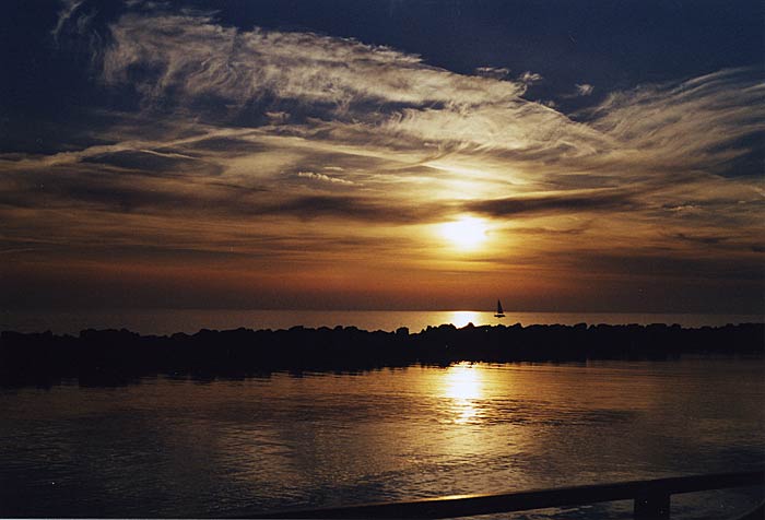 tramonto-M.di-Pisa-con-vela Antonio Di Pasquale