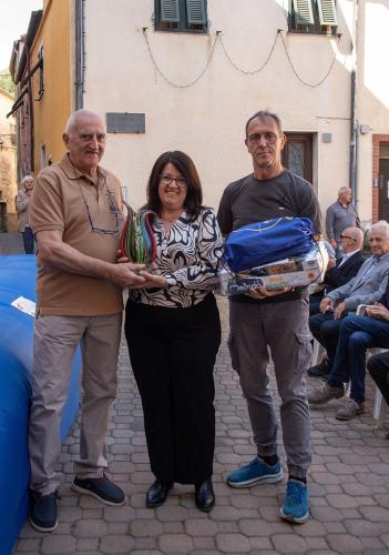 GANDOLFO-PIETRO-E-MURANTE-MAURO-PREMIANO-CON-IL-10°-TROFEO-GIACCA-ZUNINO-LORENA 11° CONCORSO FOTOGRAFICO NAZIONALE "a Lecca" 2024