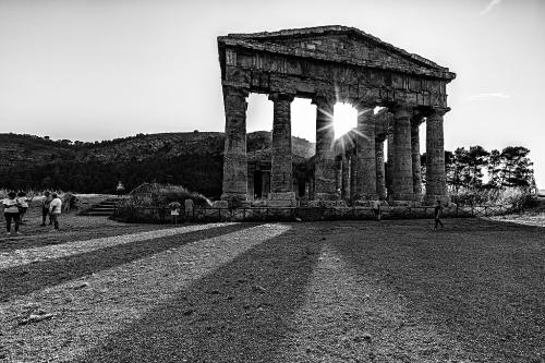 8-B1-TEMPIO-DI-SEGESTA-PA-Tempio-di-Segesta-PA-di-Salvatore-Pirino-Migliore-Autore-Prov.-Reggio-Calabria 5° CONCORSO FOTOGRAFICO CITTA' DI SAN GIOVANNI IN FIORE