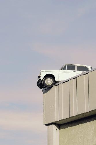 Auto-in-bilico-di-Vilma-Alberti-Premio-Speciale-Minimal 5° CONCORSO FOTOGRAFICO CITTA' DI SAN GIOVANNI IN FIORE