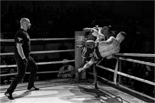 Kick-boxing-56-di-Dario-Riva-1°-Premio-Tema-LIbero-Bianco-e-Nero 5° CONCORSO FOTOGRAFICO CITTA' DI SAN GIOVANNI IN FIORE