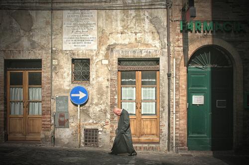 Passeggiata-quotidiana-di-Enrico-Gazzini-Migliore-Autore-Regione-Veneto 5° CONCORSO FOTOGRAFICO CITTA' DI SAN GIOVANNI IN FIORE