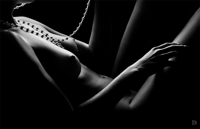 Geometry-of-contour-light Dina Bova